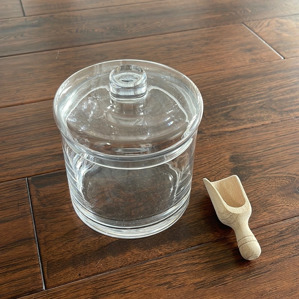Glass canister